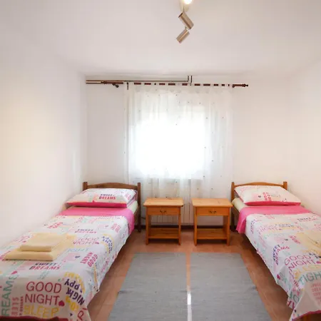 Casa de Férias Holiday Home Ama - Mdn148 Ližnjan